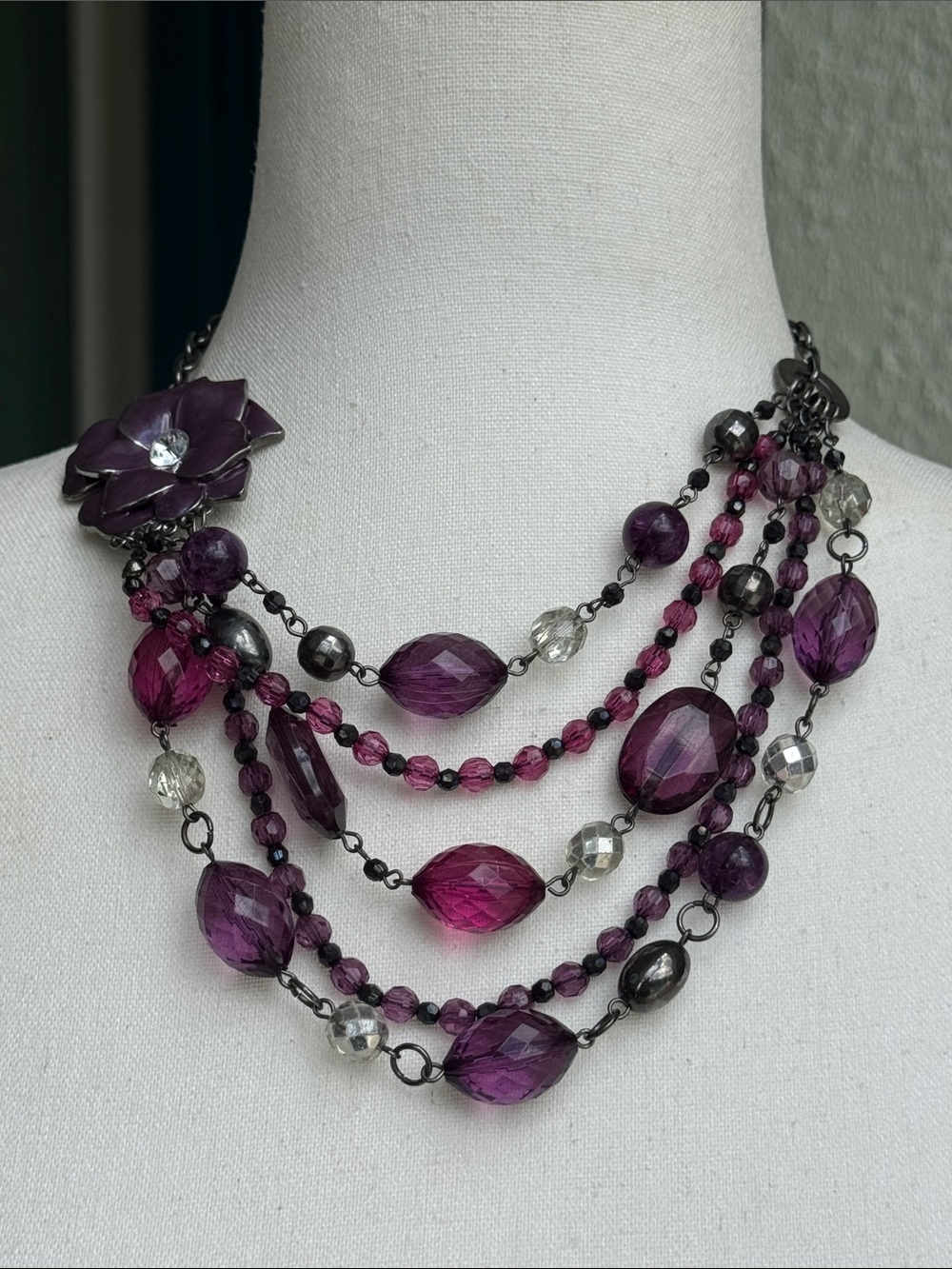 New York and Company adjustable length necklace